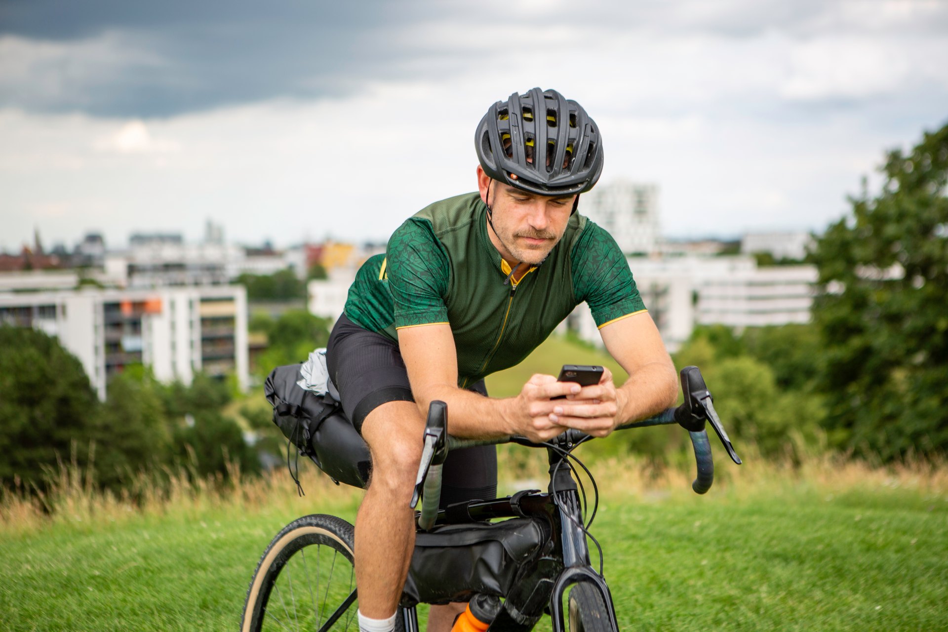 Défis sportifs connectés (nombre de pas, km à vélo via application)